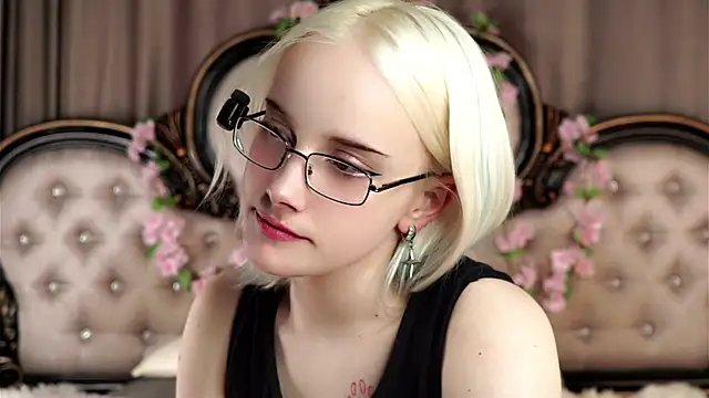 Snapshot of KirstinMcgeady chatting on 30, 4, 2026 KirstinMcgeady online show from 30, 4, 2026