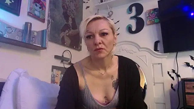 Snapshot of slutslave333 chatting on 23, 4, 2026 slutslave333 online show from 23, 4, 2026
