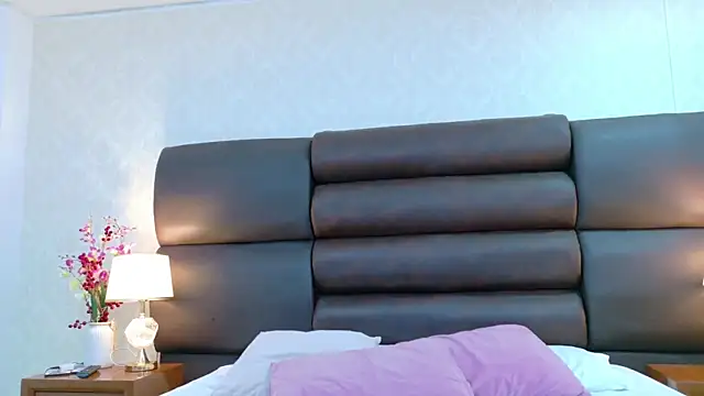 HollyOlson online show from 17, 4, 2026