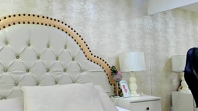 HollyOlson online show from 18, 2, 2026