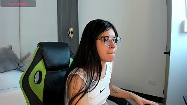 eva swan  online show from 15, 4, 2026