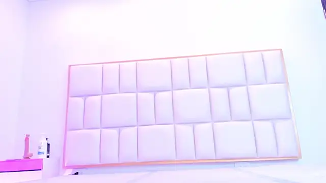 Violetta-foxx online show from 2, 3, 2026