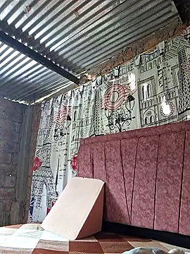 Juli Powl online show from 5, 4, 2026