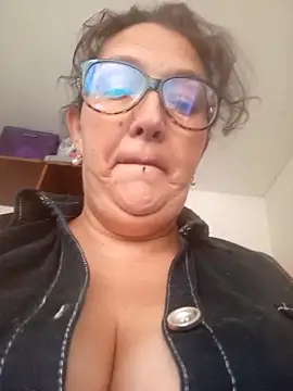  Saraqueen online show from 5, 4, 2026