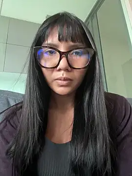 Alittleasaingirl online show from 12, 2, 2026