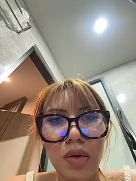 Alittleasaingirl online show from 15, 4, 2026