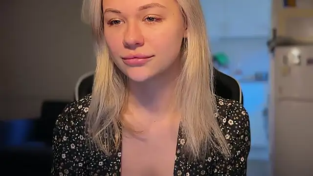 Snapshot of Leylia_Lily chatting on 8, 4, 2026 Leylia Lily online show from 8, 4, 2026