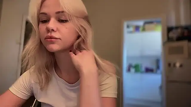 Snapshot of Leylia_Lily chatting on 23, 3, 2026 Leylia Lily online show from 23, 3, 2026