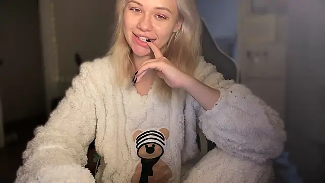 Snapshot of Leylia_Lily chatting on 13, 3, 2026 Leylia Lily online show from 13, 3, 2026
