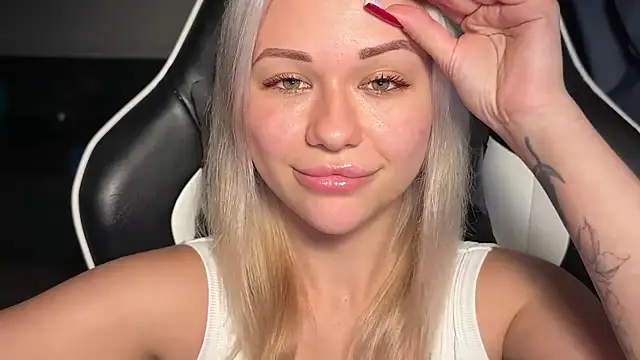Snapshot of Leylia_Lily chatting on 18, 4, 2026 Leylia Lily online show from 18, 4, 2026
