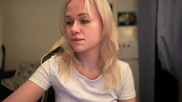 Snapshot of Leylia_Lily chatting on 1, 4, 2026 Leylia Lily online show from 1, 4, 2026