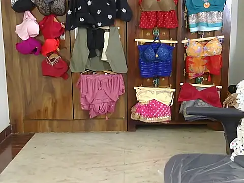 Hot Sonniyaa online show from 26, 3, 2026