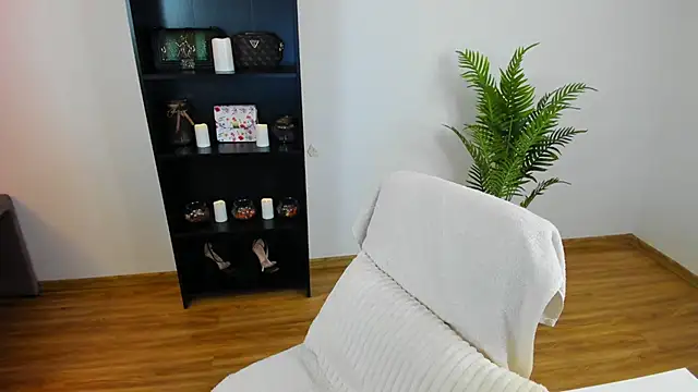 khloe starrr online show from 25, 5, 2026