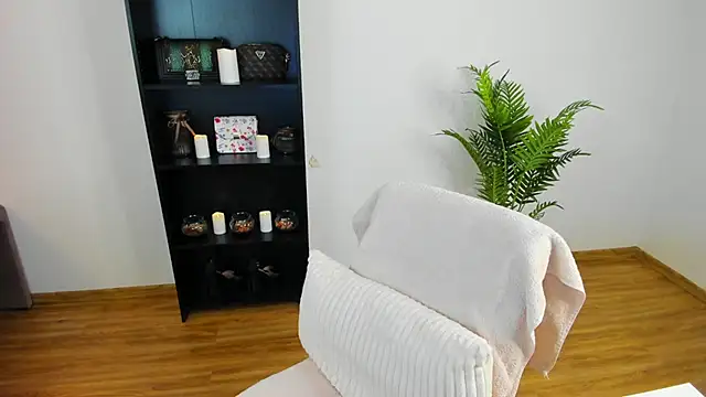 khloe starrr online show from 27, 4, 2026