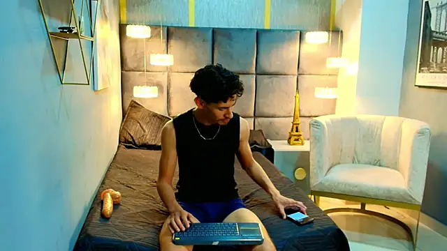 skinny jean  online show from 13, 4, 2026