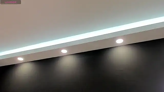 laia fisher  online show from 19, 4, 2026