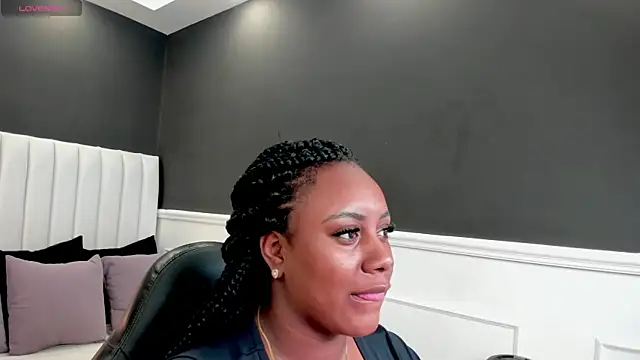 laia fisher  online show from 27, 4, 2026