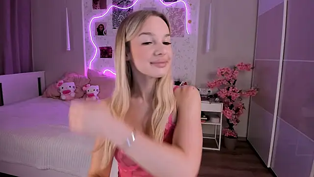 Snapshot of Ella_Lane chatting on 9, 6, 2026 Ella Lane online show from 9, 6, 2026