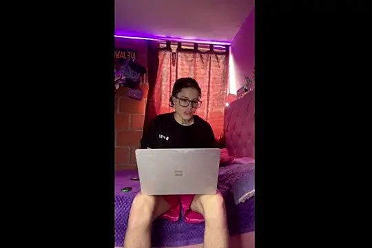 Ale cuzz online show from 21, 4, 2026