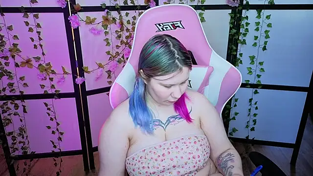 Snapshot of kitsune_little chatting on 31, 5, 2026 kitsune little online show from 31, 5, 2026