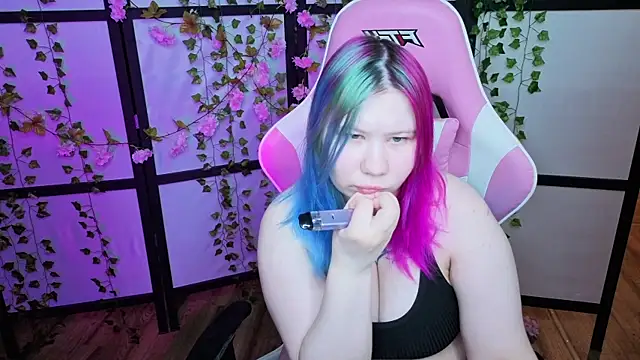 Snapshot of kitsune_little chatting on 17, 5, 2026 kitsune little online show from 17, 5, 2026