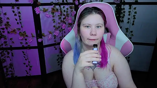 Snapshot of kitsune_little chatting on 29, 5, 2026 kitsune little online show from 29, 5, 2026
