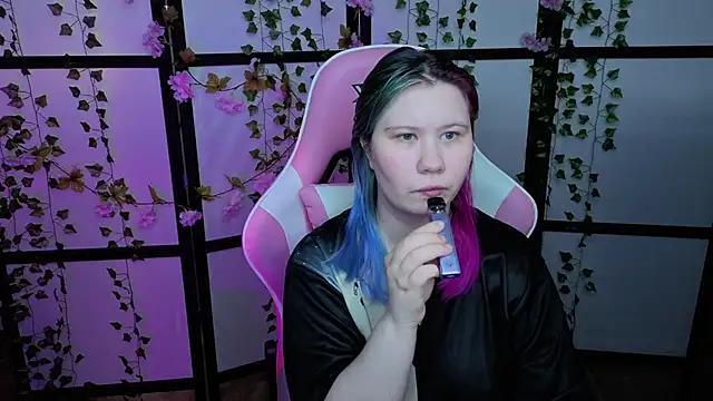 Snapshot of kitsune_little chatting on 23, 5, 2026 kitsune little online show from 23, 5, 2026