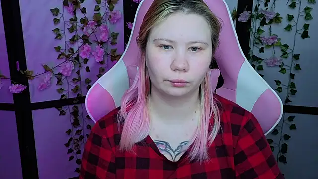 Snapshot of kitsune_little chatting on 15, 5, 2026 kitsune little online show from 15, 5, 2026