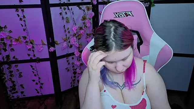 Snapshot of kitsune_little chatting on 8, 6, 2026 kitsune little online show from 8, 6, 2026