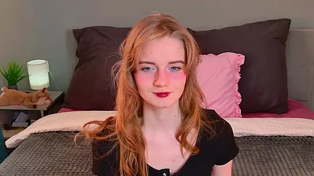 Snapshot of ElfieWhite chatting on 7, 5, 2026 ElfieWhite online show from 7, 5, 2026