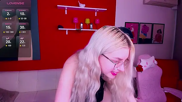 TiffanyPeachi online show from 6, 3, 2026