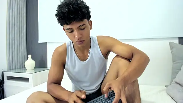 jhoystrong  online show from 14, 2, 2026