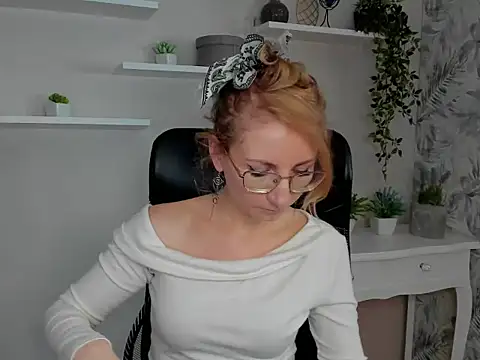 CinderellaMoon online show from 20, 2, 2026