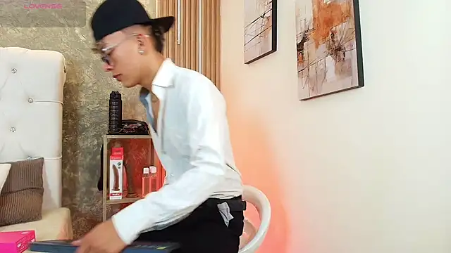 Dark Nico online show from 14, 4, 2026