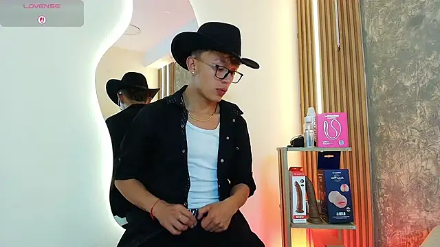 Dark Nico online show from 19, 4, 2026