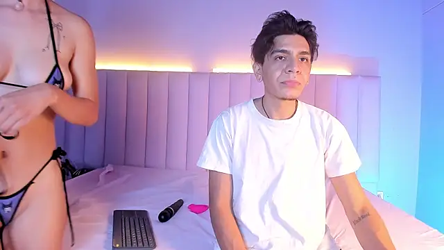 Snapshot of abrilandjulian chatting on 7, 7, 2026 abrilandjulian online show from 7, 7, 2026