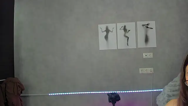 Snapshot of Emily_Lews chatting on 2, 6, 2026 Emily Lews online show from 2, 6, 2026