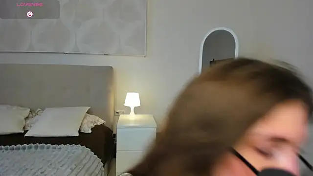 Snapshot of Emily_Lews chatting on 8, 5, 2026 Emily Lews online show from 8, 5, 2026