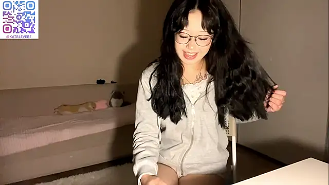 KateGlowee online show from 18, 2, 2026