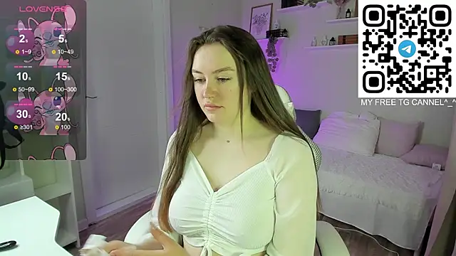 Snapshot of Laura_CollinsS chatting on 8, 4, 2026 Laura CollinsS online show from 8, 4, 2026