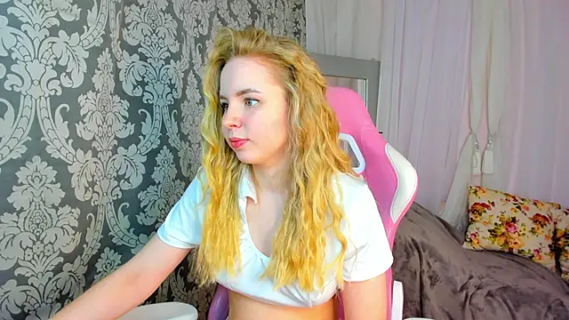 Snapshot of Linda__Bloom chatting on 27, 5, 2026 Linda Bloom online show from 27, 5, 2026