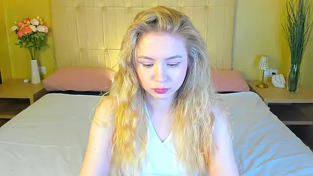 Snapshot of Linda__Bloom chatting on 9, 5, 2026 Linda Bloom online show from 9, 5, 2026