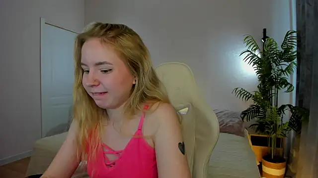 Snapshot of Linda__Bloom chatting on 31, 5, 2026 Linda Bloom online show from 31, 5, 2026