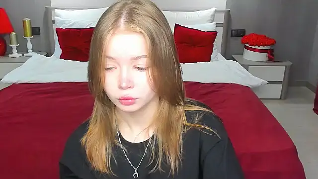 Snapshot of Violetta__Dreams chatting on 7, 5, 2026 Violetta Dreams online show from 7, 5, 2026