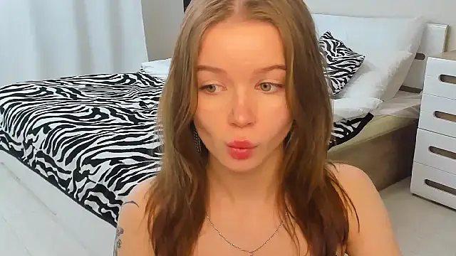 Snapshot of Violetta__Dreams chatting on 1, 5, 2026 Violetta Dreams online show from 1, 5, 2026