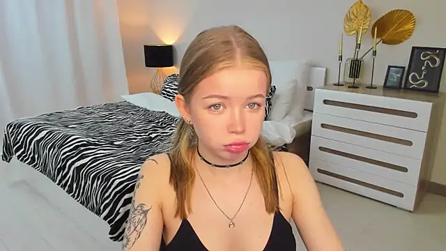 Snapshot of Violetta__Dreams chatting on 14, 5, 2026 Violetta Dreams online show from 14, 5, 2026