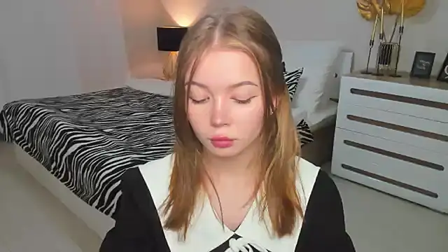 Snapshot of Violetta__Dreams chatting on 9, 5, 2026 Violetta Dreams online show from 9, 5, 2026