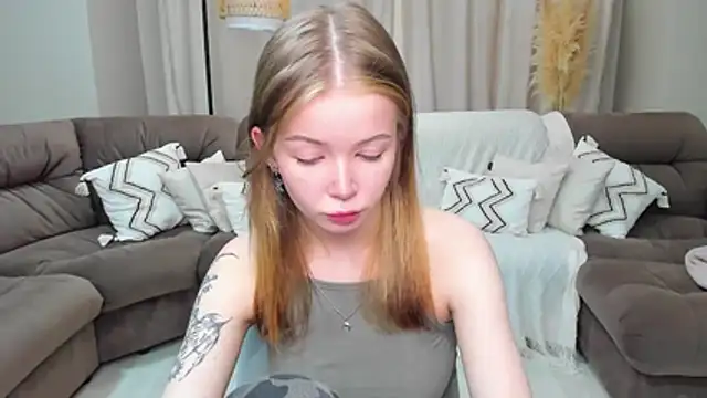 Snapshot of Violetta__Dreams chatting on 25, 5, 2026 Violetta Dreams online show from 25, 5, 2026