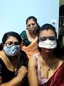 Kannadasexywifes online show from 19, 4, 2026