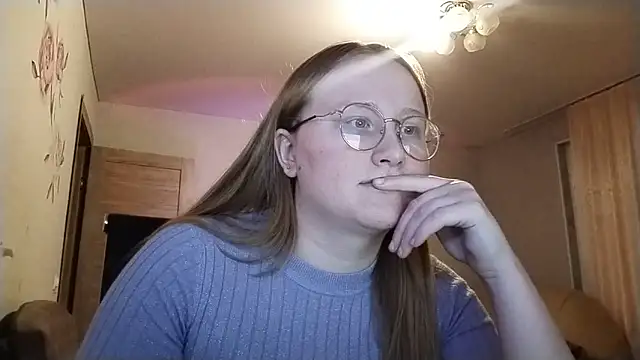 AnikaLipps online show from 13, 4, 2026